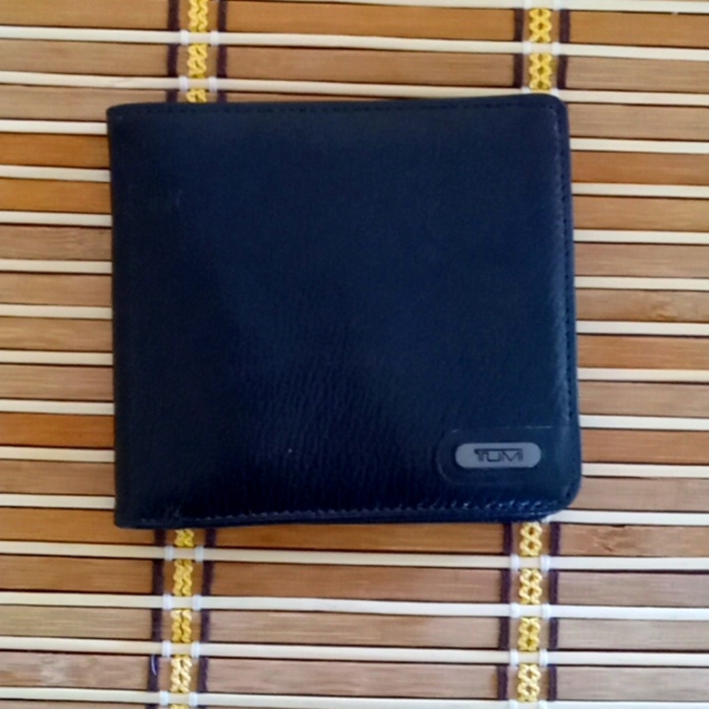 Tumi Strada Men's Black Leather Wallet